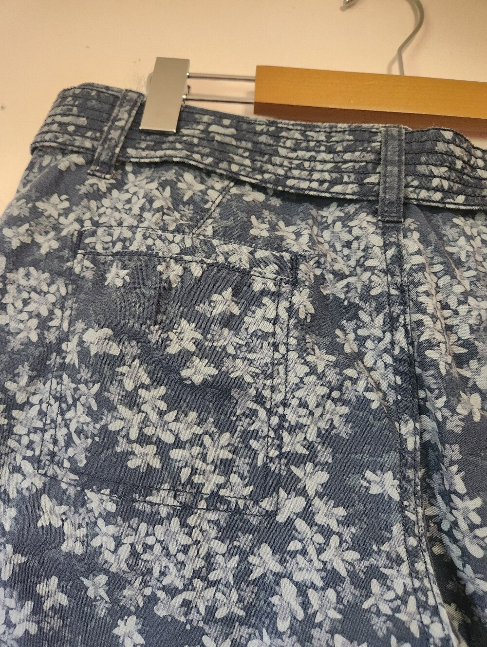 Calvin Klein Jeans Y2K Blue Floral Belted Utility Shorts Size 4 EUC Like New - Picture 5 of 12